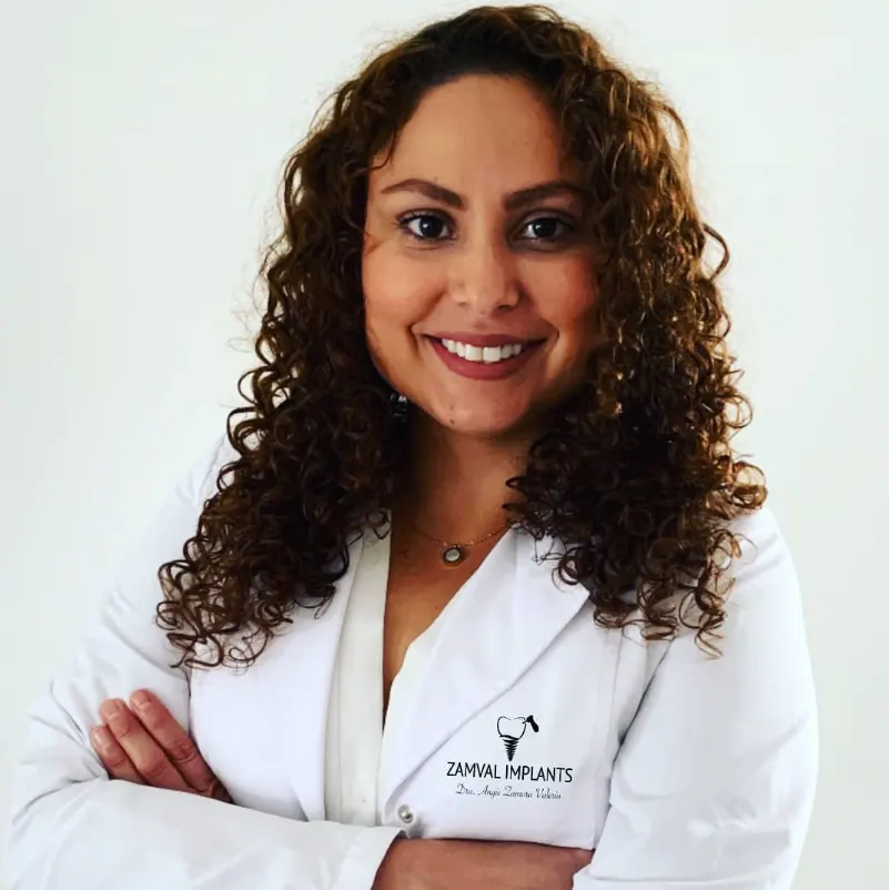 Dra. Angie Zamora Valerio, Especialista en Implantología Buco Maxilofacial