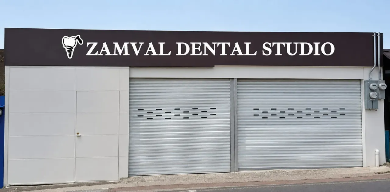 Fachada de Zamval Dental Studio en San Isidro de Heredia, Costa Rica